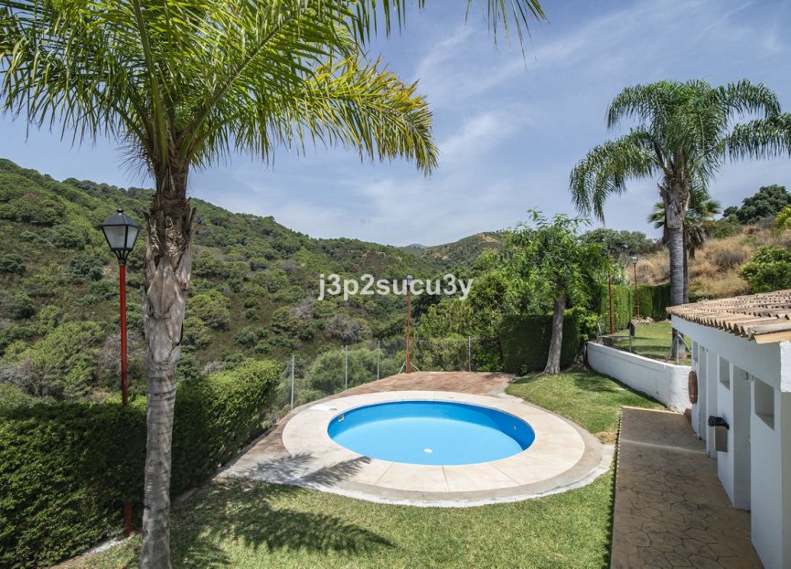 Resale - House - Semi-Detached House - Estepona - Estepona Centro