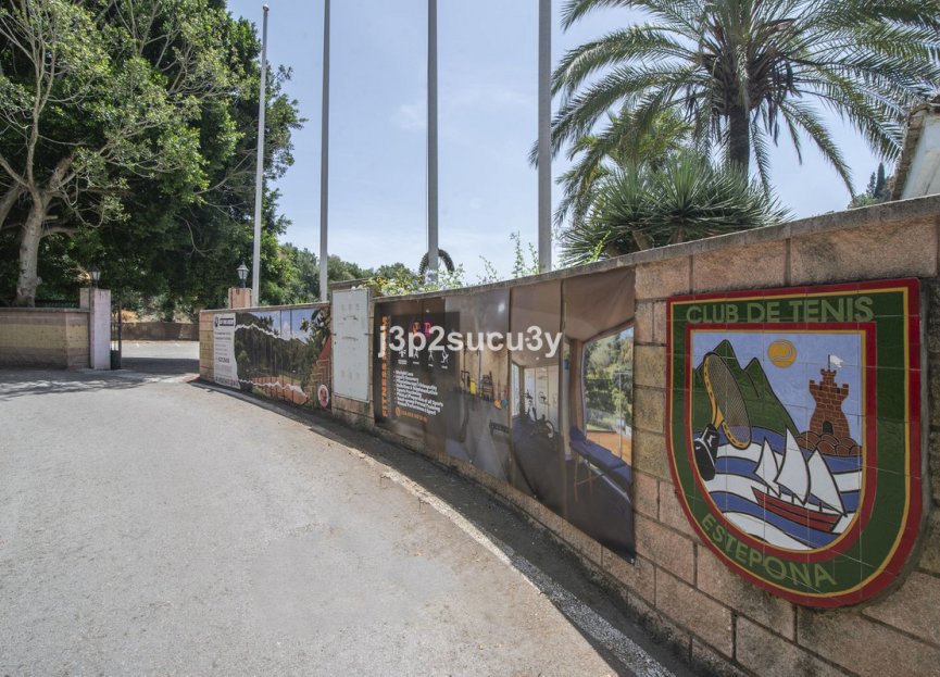 Resale - House - Semi-Detached House - Estepona - Estepona Centro