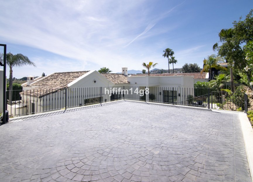 Resale - House - Detached Villa - Marbella - Nueva Andalucia