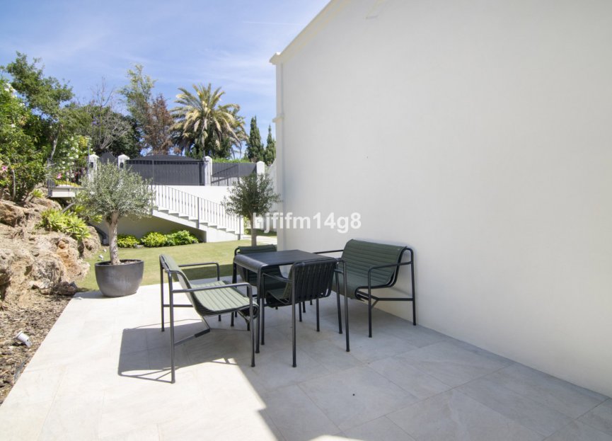 Resale - House - Detached Villa - Marbella - Nueva Andalucia