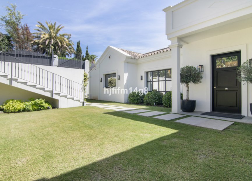 Resale - House - Detached Villa - Marbella - Nueva Andalucia