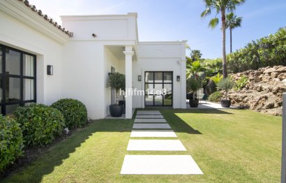 Resale - House - Detached Villa - Marbella - Nueva Andalucia