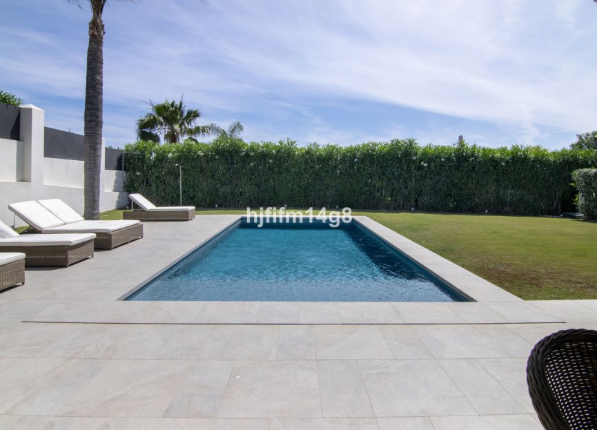 Resale - House - Detached Villa - Marbella - Nueva Andalucia