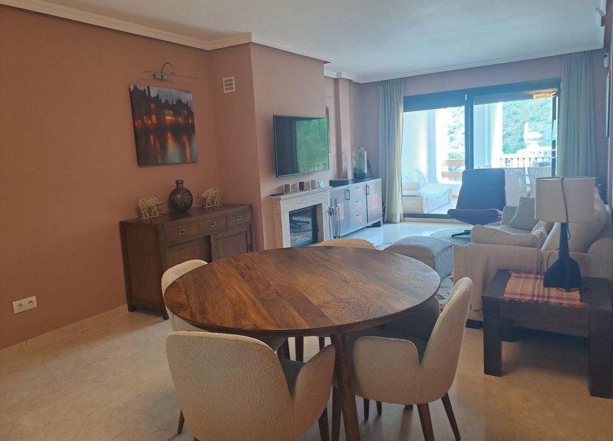 Resale - Apartment - Middle Floor Apartment - Benahavís - Benahavís Centro