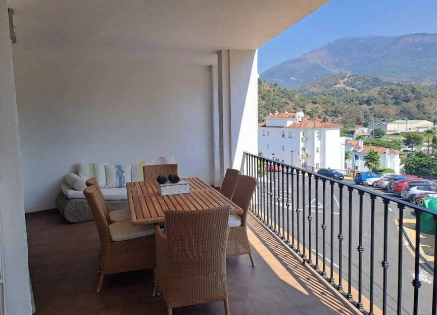 Resale - Apartment - Middle Floor Apartment - Benahavís - Benahavís Centro