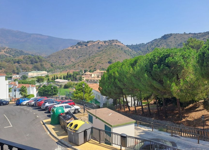 Resale - Apartment - Middle Floor Apartment - Benahavís - Benahavís Centro