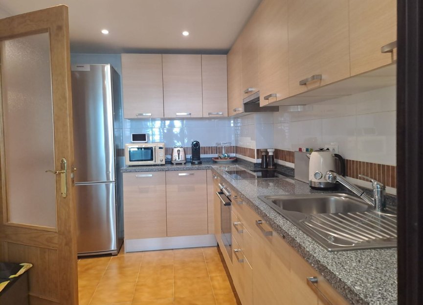 Resale - Apartment - Middle Floor Apartment - Benahavís - Benahavís Centro