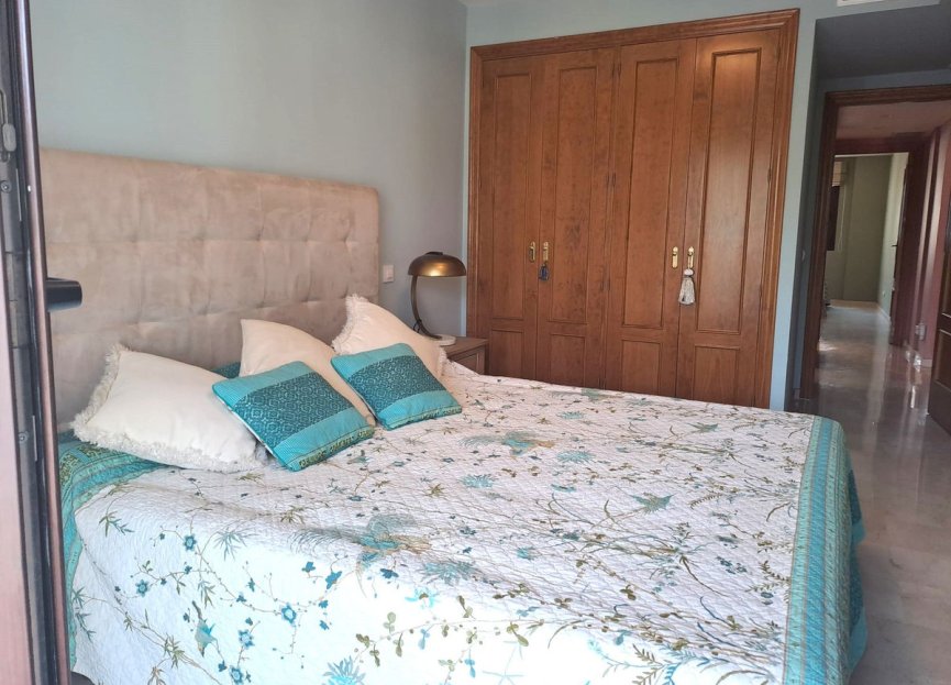 Resale - Apartment - Middle Floor Apartment - Benahavís - Benahavís Centro