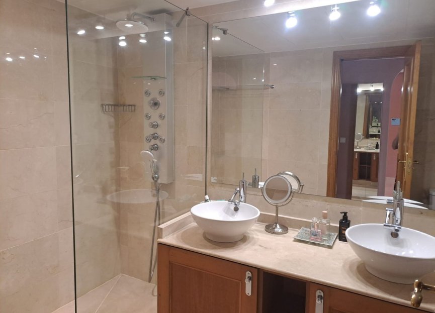 Resale - Apartment - Middle Floor Apartment - Benahavís - Benahavís Centro