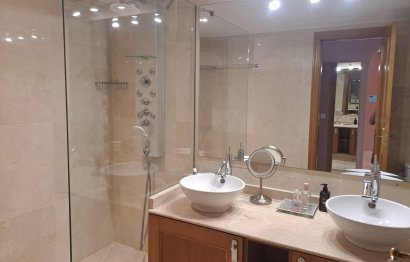 Resale - Apartment - Middle Floor Apartment - Benahavís - Benahavís Centro