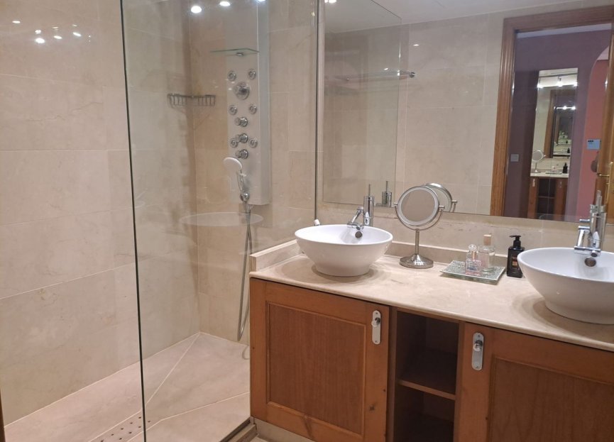 Resale - Apartment - Middle Floor Apartment - Benahavís - Benahavís Centro