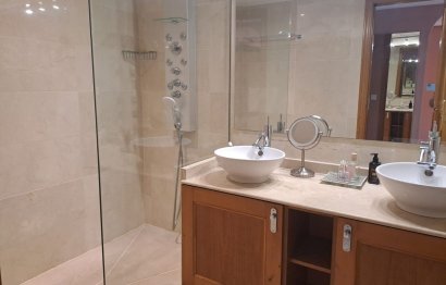 Resale - Apartment - Middle Floor Apartment - Benahavís - Benahavís Centro