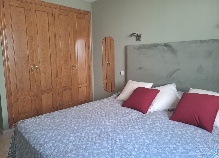 Resale - Apartment - Middle Floor Apartment - Benahavís - Benahavís Centro