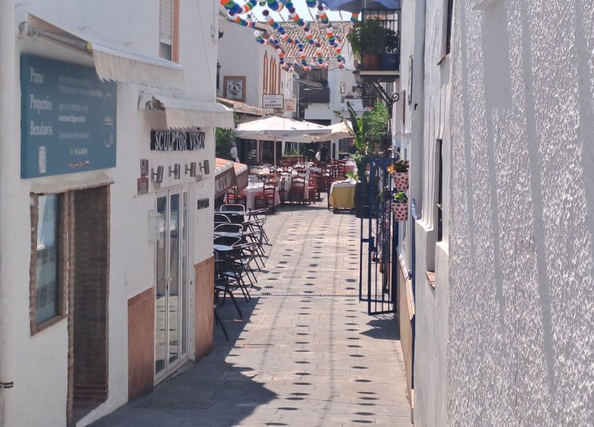 Resale - Apartment - Middle Floor Apartment - Benahavís - Benahavís Centro