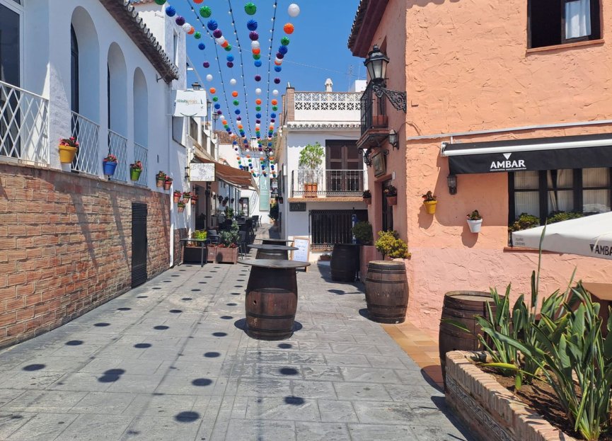 Resale - Apartment - Middle Floor Apartment - Benahavís - Benahavís Centro