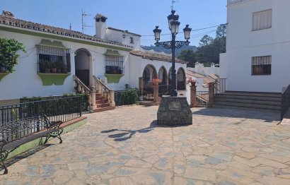 Resale - Apartment - Middle Floor Apartment - Benahavís - Benahavís Centro