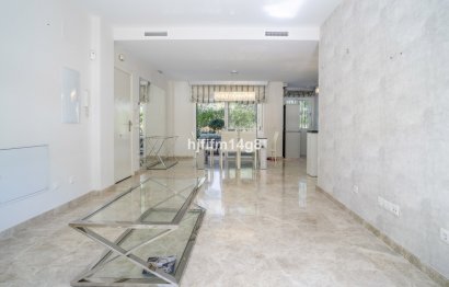 Resale - Ground floor apartment - Marbella - Nueva Andalucia