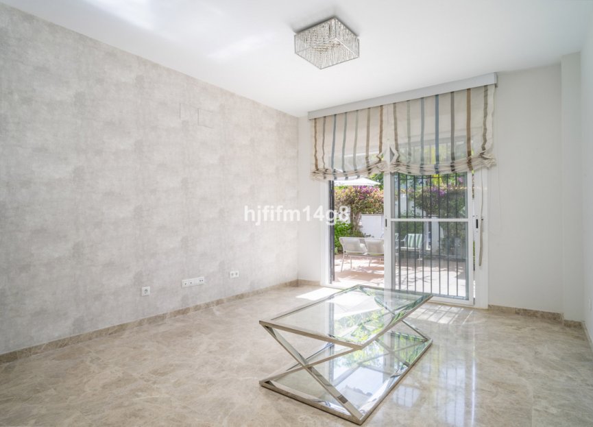 Resale - Ground floor apartment - Marbella - Nueva Andalucia