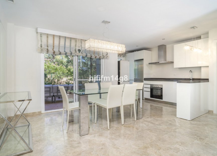 Resale - Ground floor apartment - Marbella - Nueva Andalucia