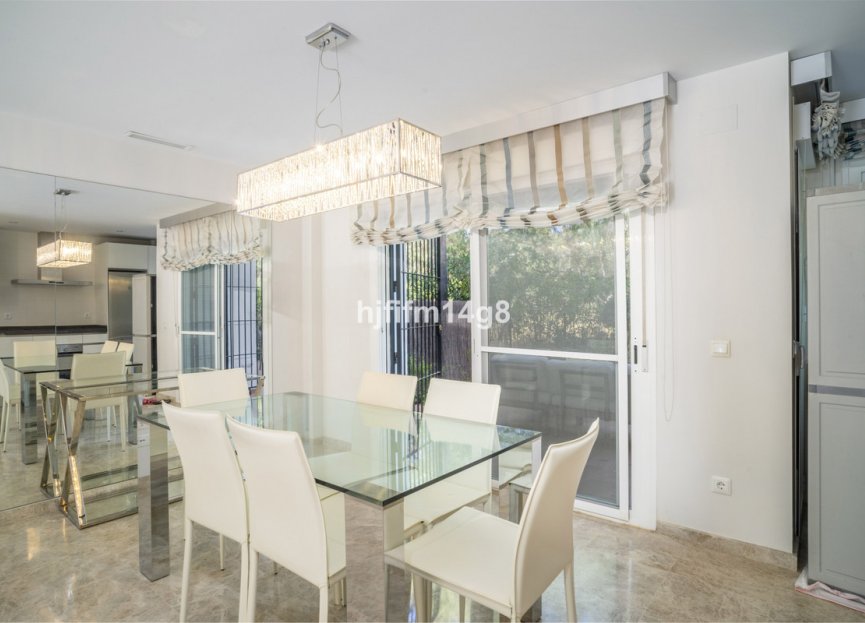 Resale - Ground floor apartment - Marbella - Nueva Andalucia