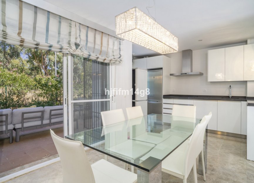 Resale - Ground floor apartment - Marbella - Nueva Andalucia