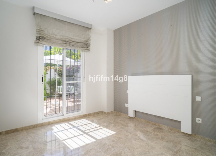 Resale - Ground floor apartment - Marbella - Nueva Andalucia