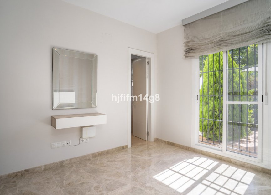 Resale - Ground floor apartment - Marbella - Nueva Andalucia