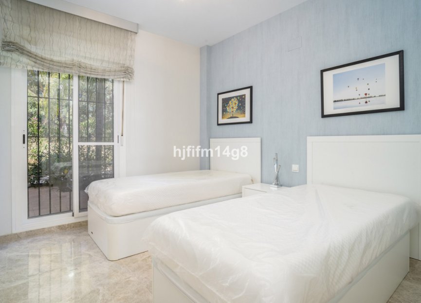 Resale - Ground floor apartment - Marbella - Nueva Andalucia