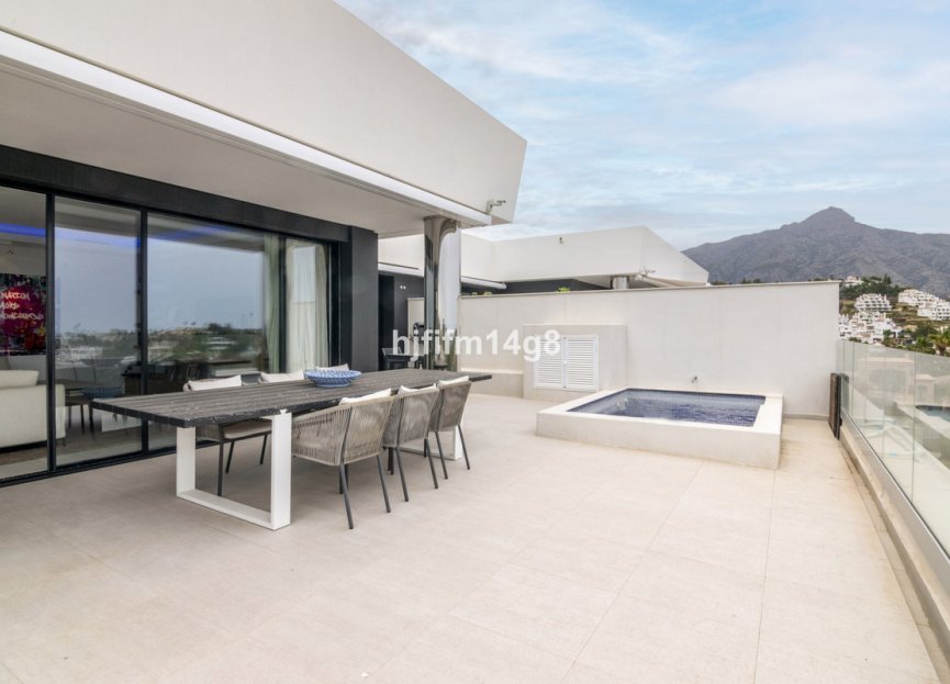 Resale - Apartment - Penthouse - Marbella - Nueva Andalucia