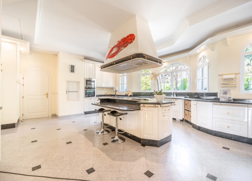 Resale - House - Detached Villa - Marbella - The Golden Mile