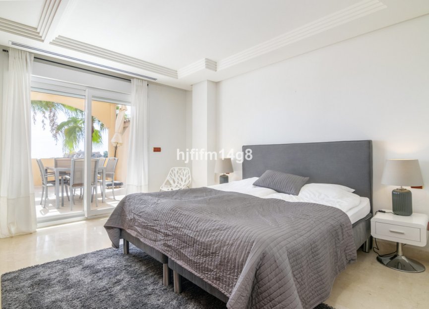 Resale - Apartment - Middle Floor Apartment - Marbella - Nueva Andalucia