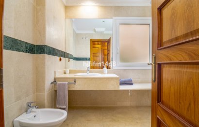 Resale - Apartment - Middle Floor Apartment - Marbella - Nueva Andalucia