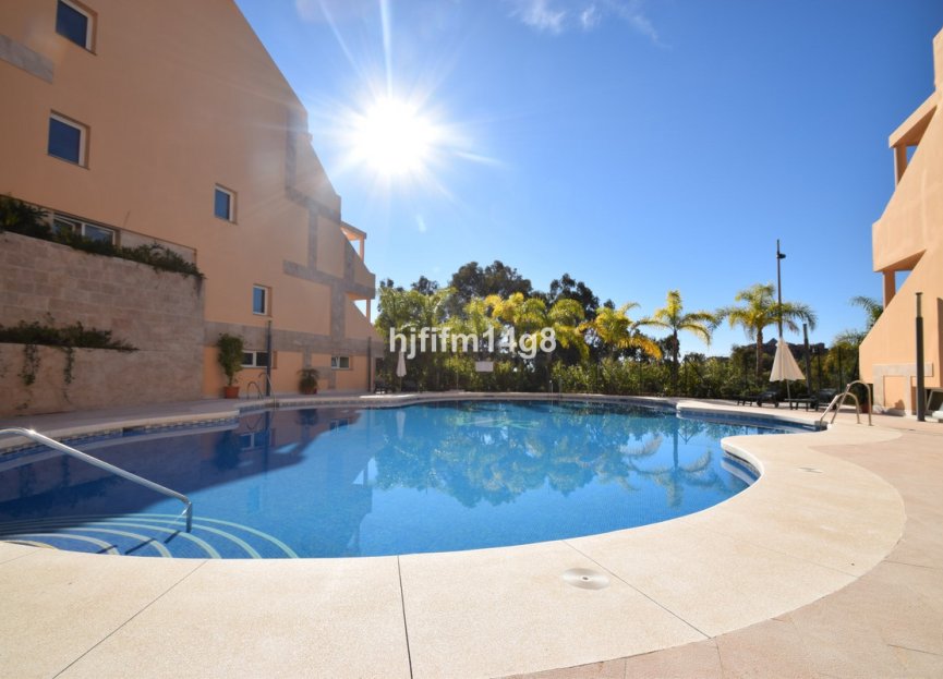 Resale - Apartment - Middle Floor Apartment - Marbella - Nueva Andalucia