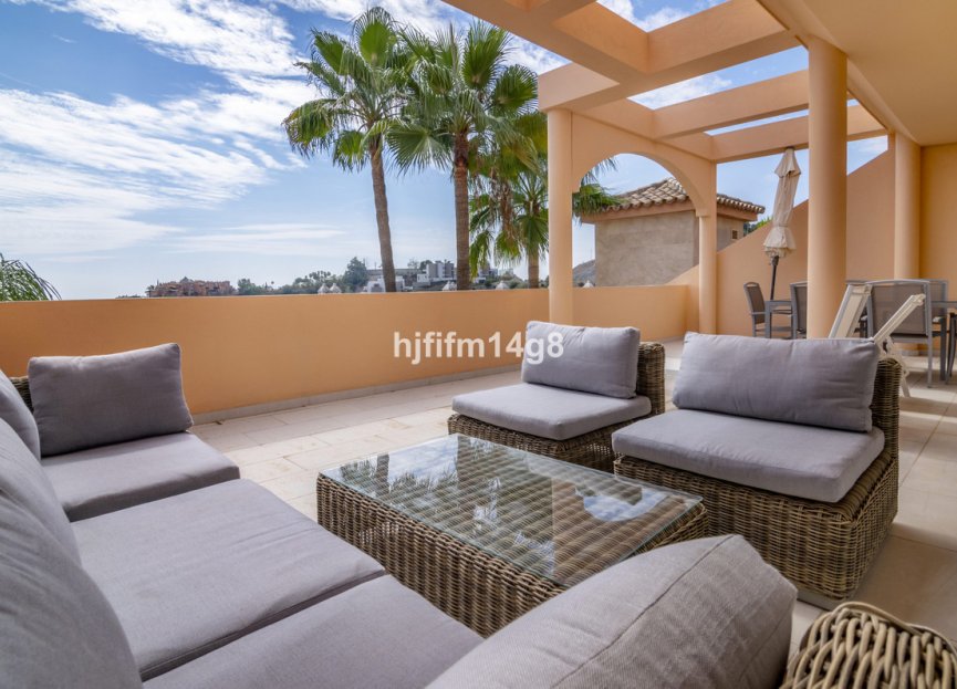 Resale - Apartment - Middle Floor Apartment - Marbella - Nueva Andalucia