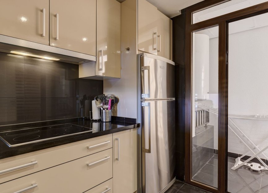 Resale - Apartment - Middle Floor Apartment - Estepona - Estepona Centro