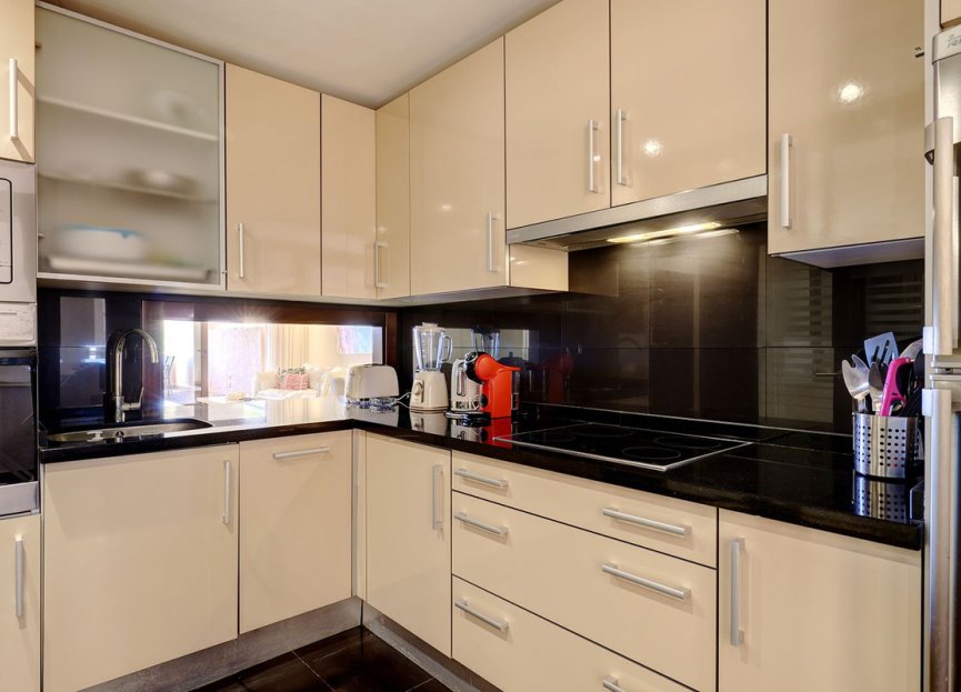 Resale - Apartment - Middle Floor Apartment - Estepona - Estepona Centro