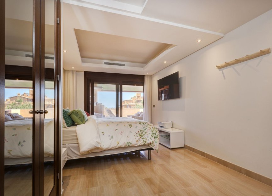 Resale - Apartment - Middle Floor Apartment - Estepona - Estepona Centro