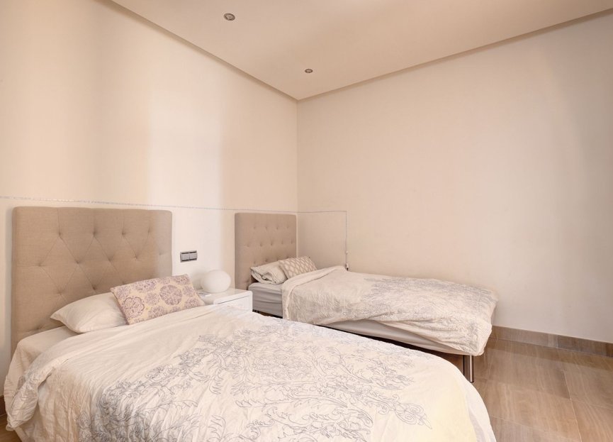 Resale - Apartment - Middle Floor Apartment - Estepona - Estepona Centro