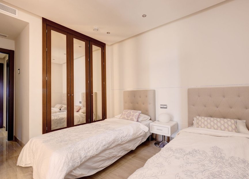 Resale - Apartment - Middle Floor Apartment - Estepona - Estepona Centro