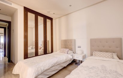 Resale - Apartment - Middle Floor Apartment - Estepona - Estepona Centro