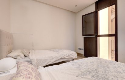 Resale - Apartment - Middle Floor Apartment - Estepona - Estepona Centro