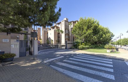 Resale - Apartment - Middle Floor Apartment - Estepona - Estepona Centro