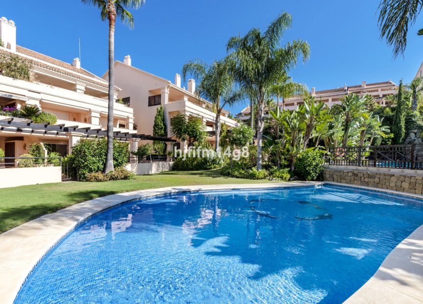 Resale - Apartment - Penthouse - Marbella - Nueva Andalucia