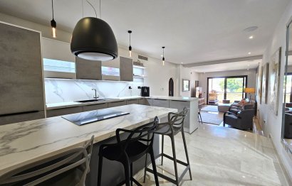 Resale - Apartment - Middle Floor Apartment - Marbella - Puerto Banús