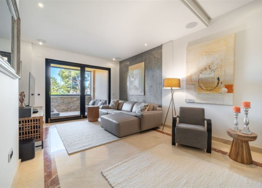 Resale - Apartment - Middle Floor Apartment - Marbella - Puerto Banús