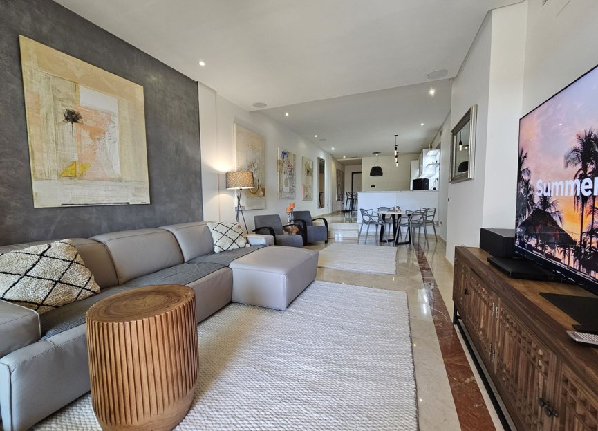 Resale - Apartment - Middle Floor Apartment - Marbella - Puerto Banús