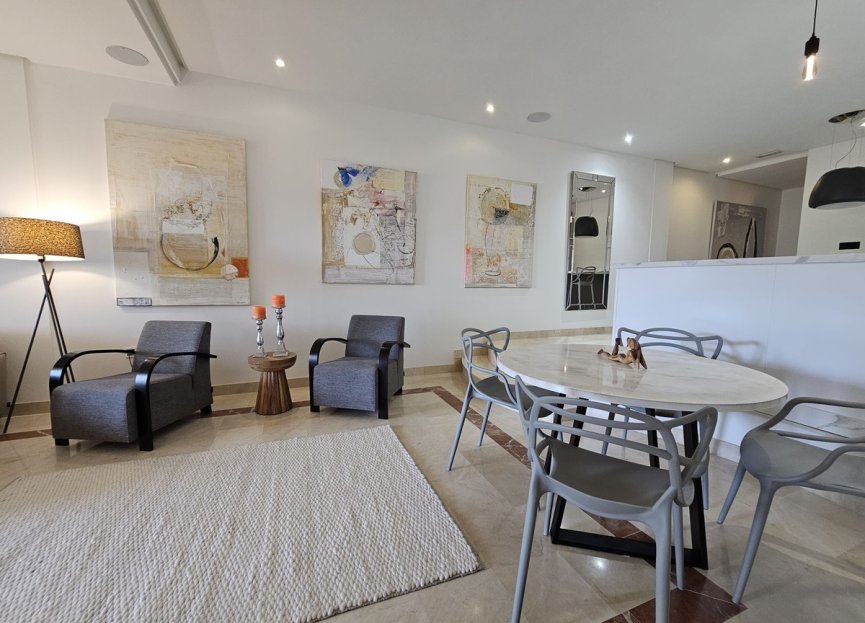 Resale - Apartment - Middle Floor Apartment - Marbella - Puerto Banús