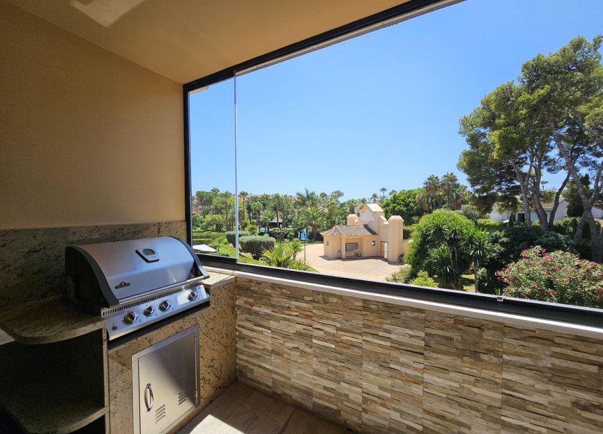 Resale - Apartment - Middle Floor Apartment - Marbella - Puerto Banús