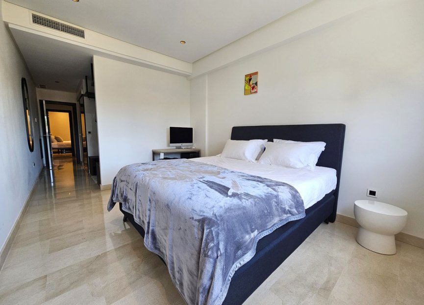 Resale - Apartment - Middle Floor Apartment - Marbella - Puerto Banús