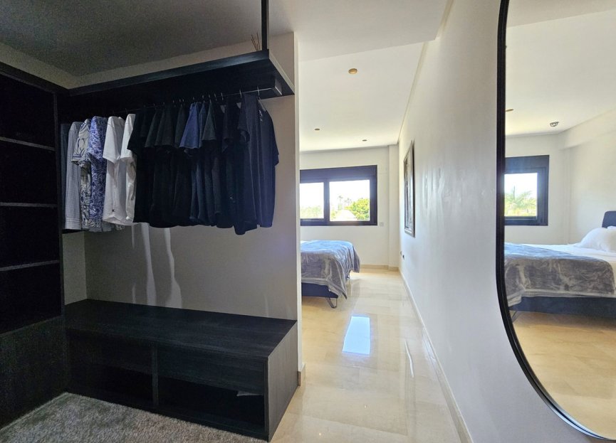 Resale - Apartment - Middle Floor Apartment - Marbella - Puerto Banús